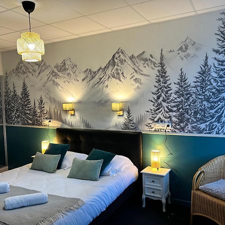 Logis Hotel De Paris Murol Bagian luar foto