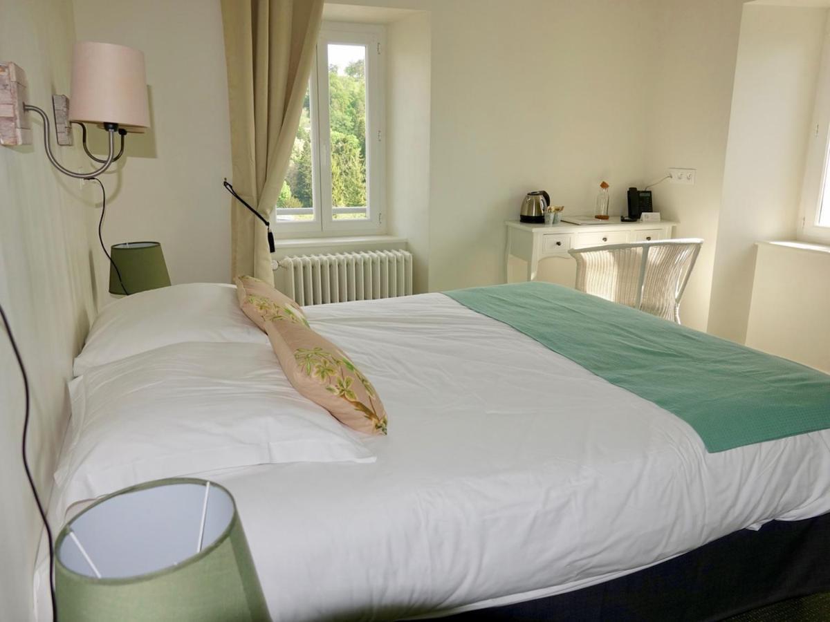 Logis Hotel De Paris Murol Bagian luar foto