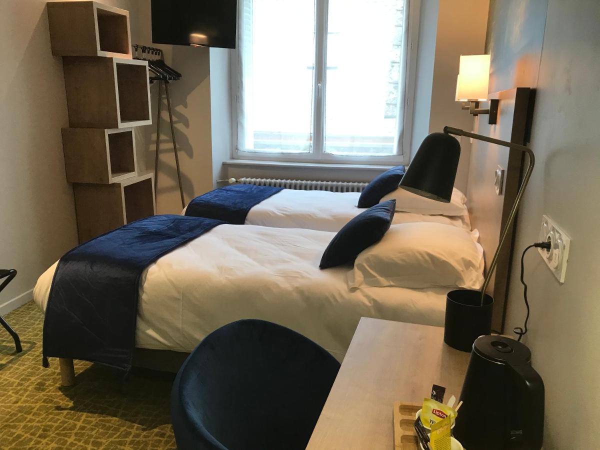 Logis Hotel De Paris Murol Bagian luar foto