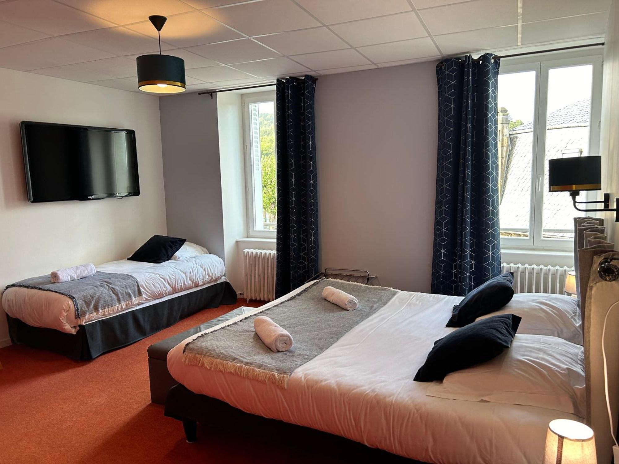 Logis Hotel De Paris Murol Bagian luar foto