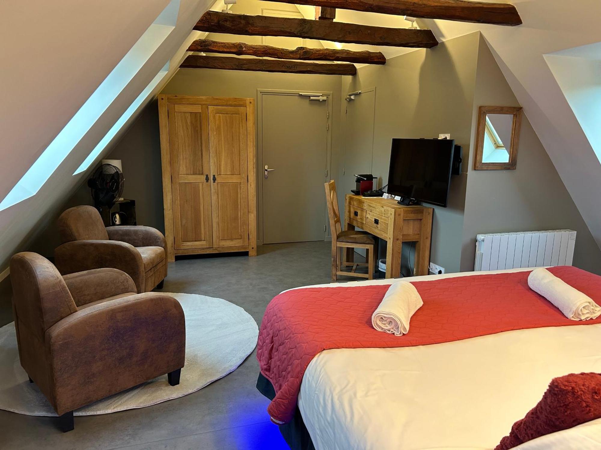 Logis Hotel De Paris Murol Bagian luar foto