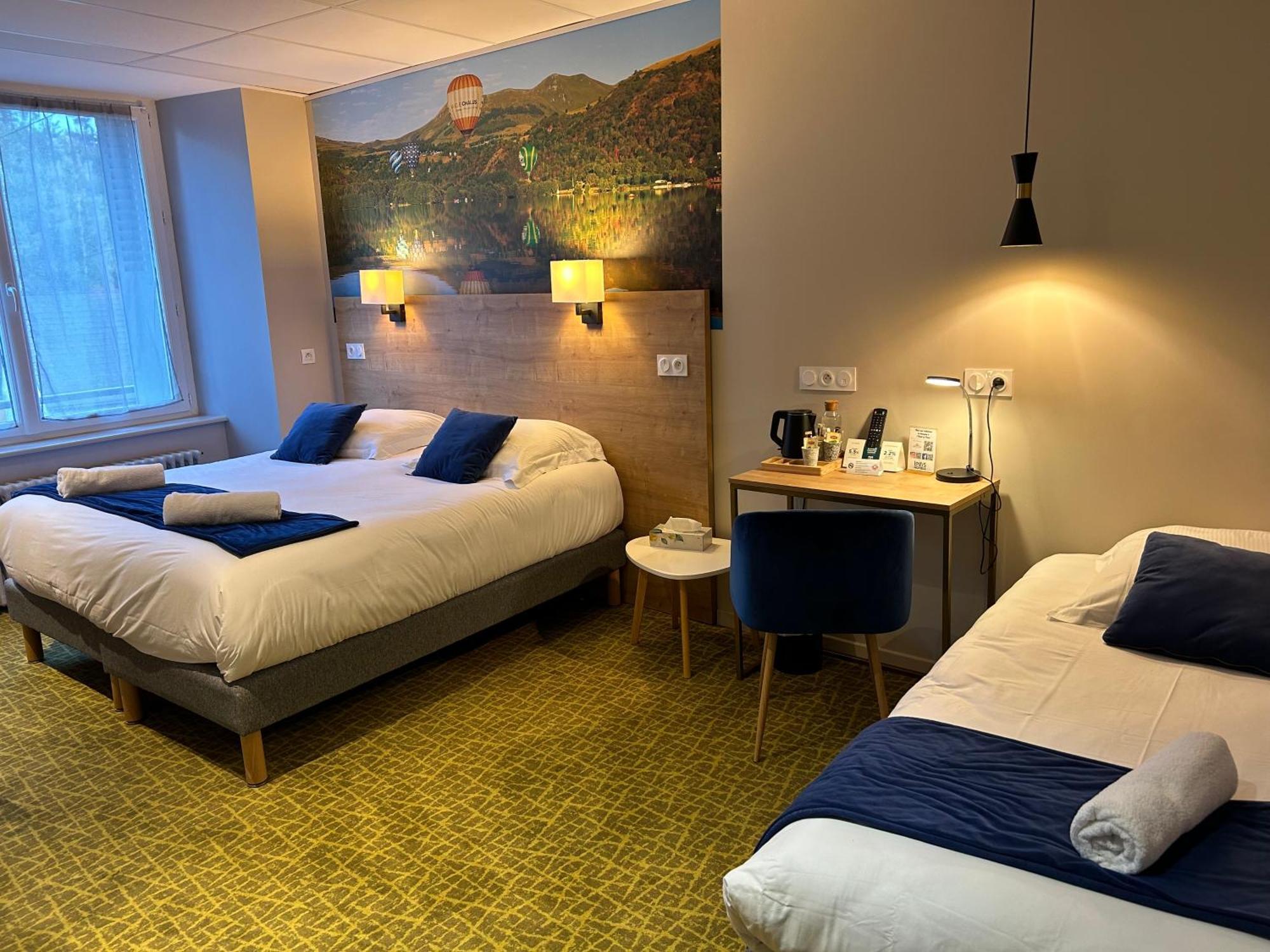 Logis Hotel De Paris Murol Bagian luar foto