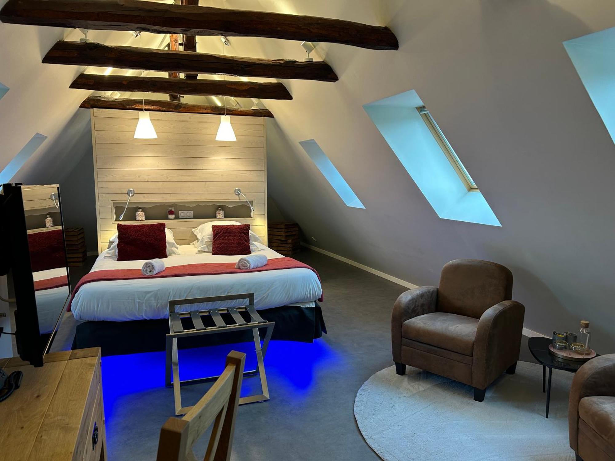 Logis Hotel De Paris Murol Bagian luar foto