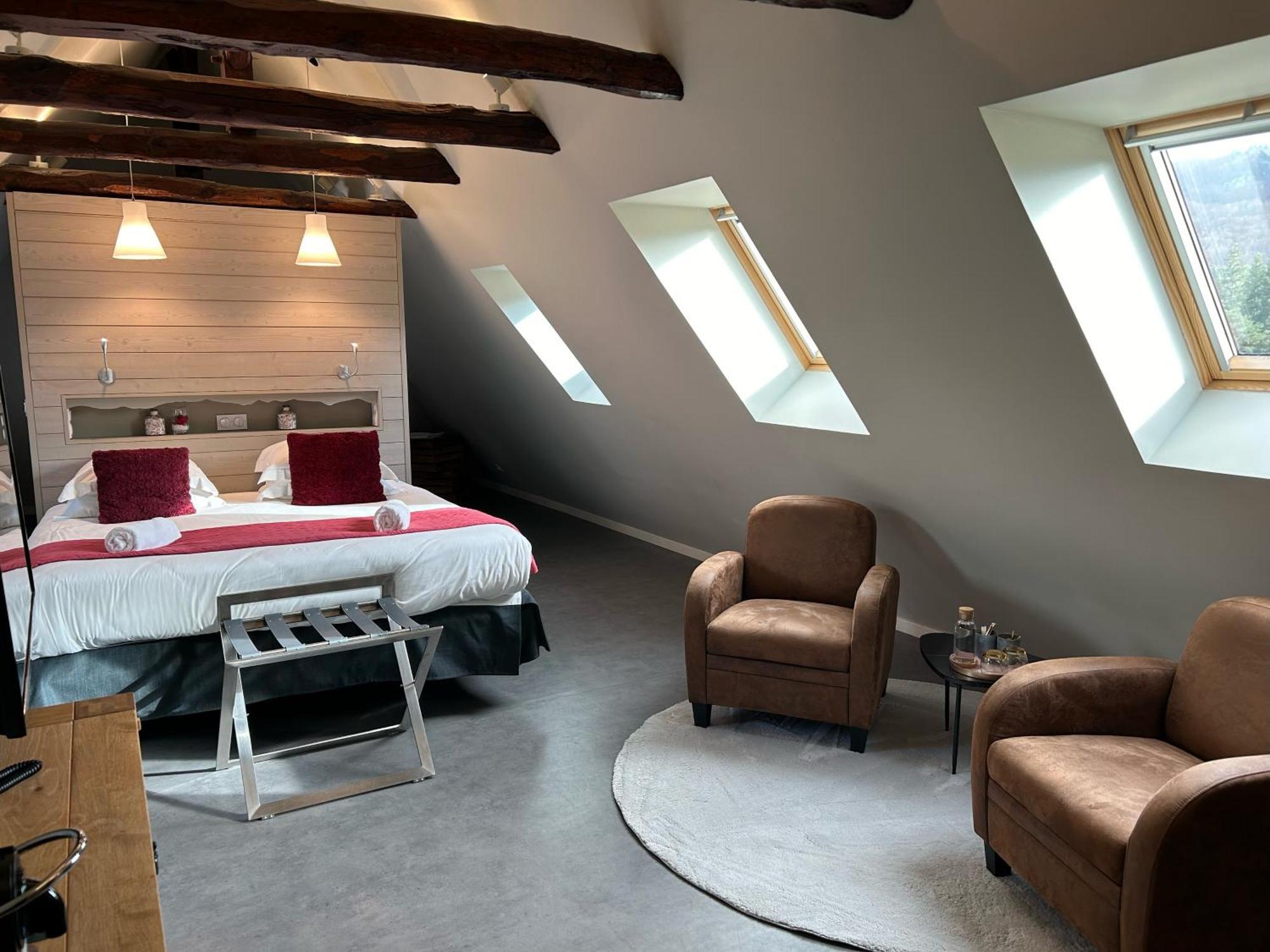 Logis Hotel De Paris Murol Bagian luar foto
