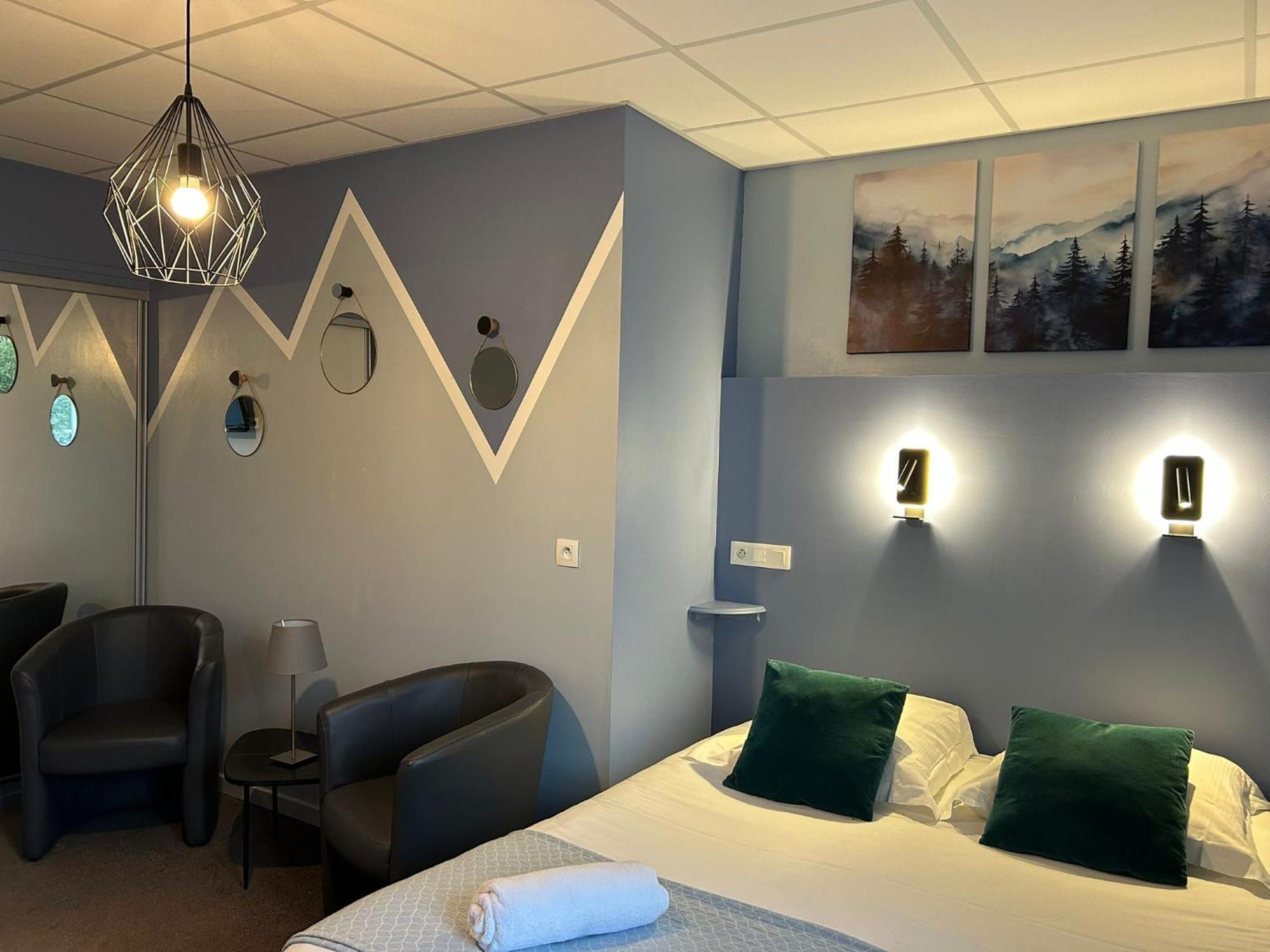 Logis Hotel De Paris Murol Bagian luar foto