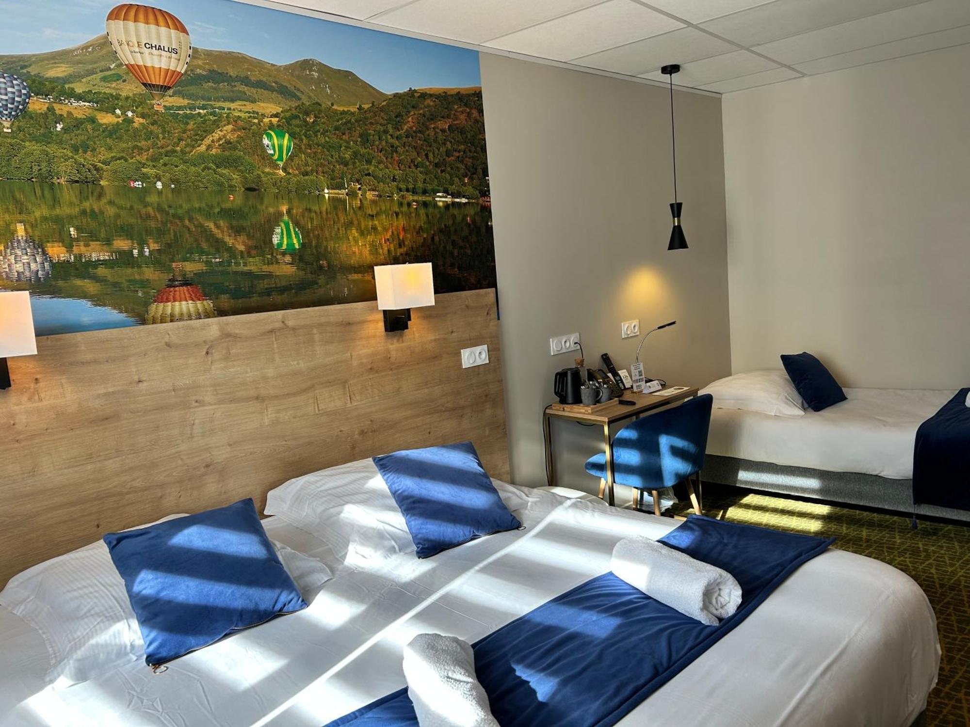 Logis Hotel De Paris Murol Bagian luar foto