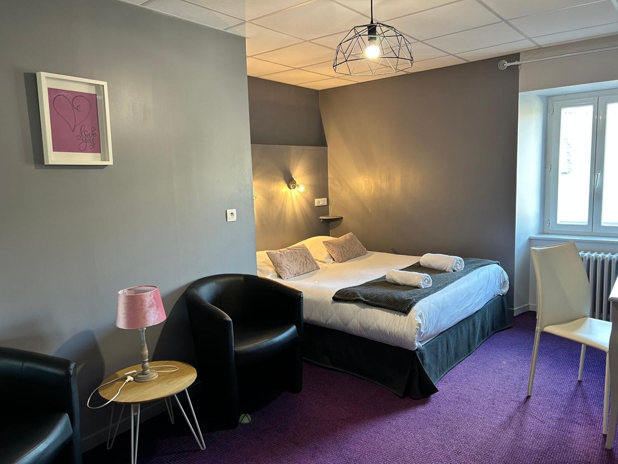 Logis Hotel De Paris Murol Bagian luar foto