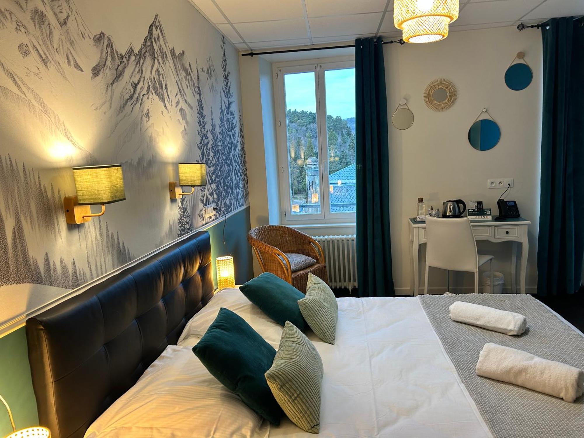 Logis Hotel De Paris Murol Bagian luar foto